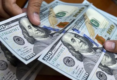 الدولار الأمريكي يواصل التراجع أمام الجنيه المصري