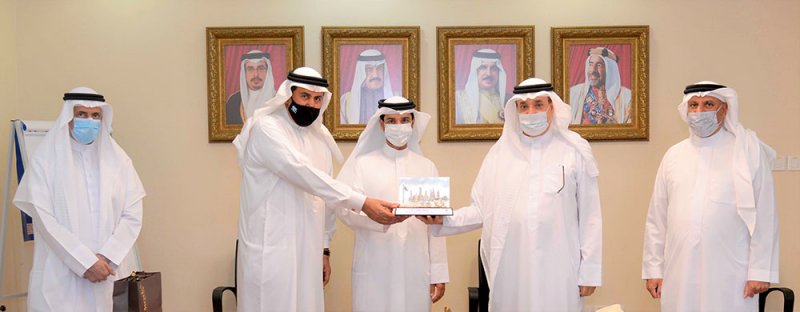 وزير العمل يستقبل مدير الموارد المالية بمناسبة انتهاء فترة عمله بالوزارة