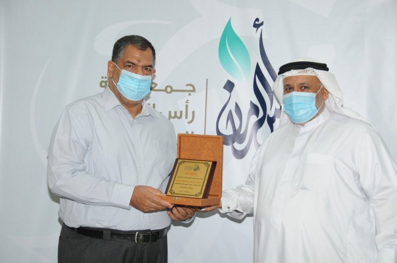 بالصور: "رأس الرمان" تكرِّم أعضاء مجهولين بالمنطقة خدموا المتعففين