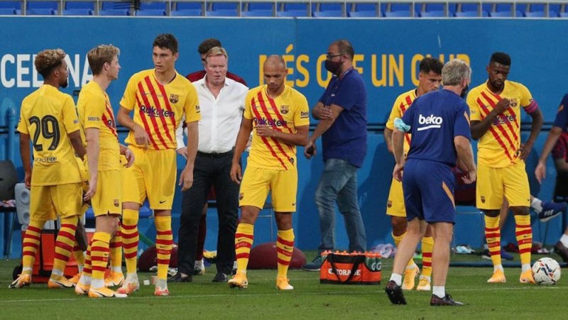 كومان يلمح إلى اعتماد برشلونة على نهج مختلف في اللعب