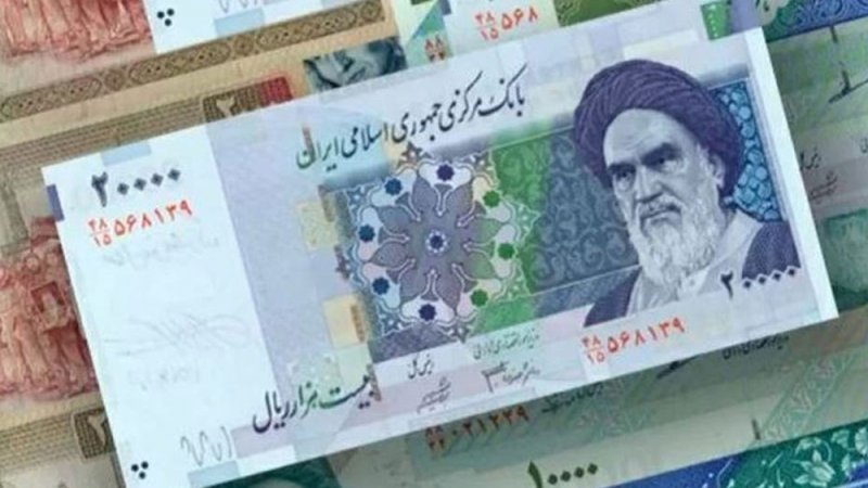 العملة الإيرانية تفقد 49% من قيمتها منذ بداية العام