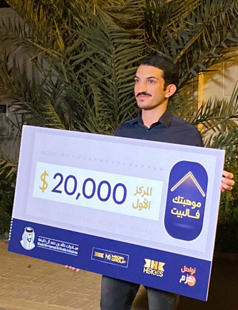 طالب فنون جميلة في جامعة البحرين يفوز بجائزة "موهبتك فالبيت"