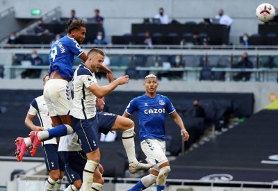 إيفرتون يهزم توتنهام في أولى جولات الدوري