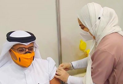 مستشار الإعلام بديوان ولي العهد يتطوع في التجارب السريرية الثالثة للقاح كورونا (كوفيد-19)