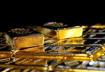 الذهب يصعد بفعل ضعف الدولار والأنظار على إجراءات التحفيز 