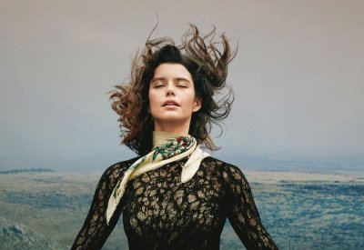 "The Gift“ للنجمة بيرين سات في المقدمة