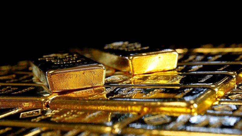 الذهب يصعد بفعل ضعف الدولار والأنظار على إجراءات التحفيز 