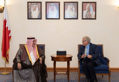 مستشار جلالة الملك للشؤون الدبلوماسية يستقبل ممثل المجتمع اليهودي في البحرين