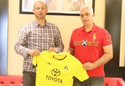 الأهلي يقيل مدربه التونسي الزواغي