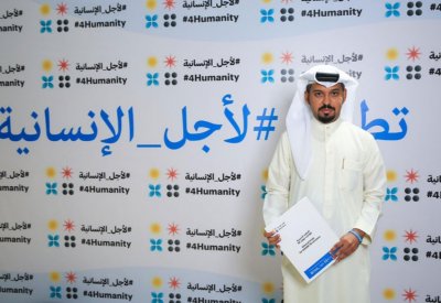 بالصورة: سعادة النائب إبراهيم النفيعي يتطوع لتجربة لقاح كورونا