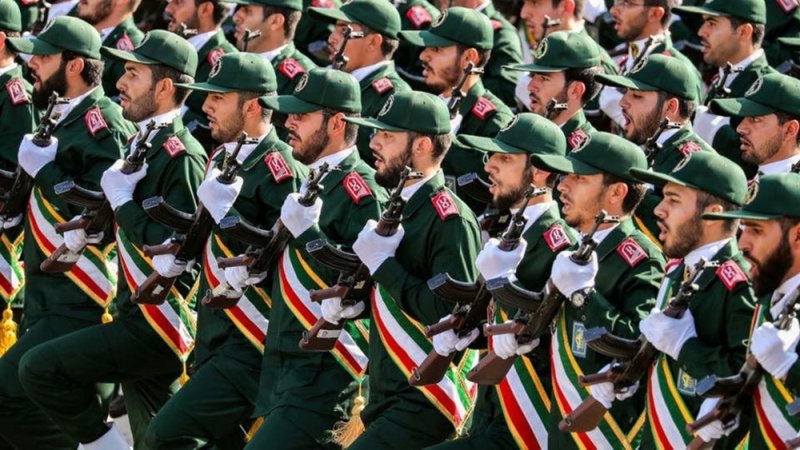 طهران تقر: الحرس الثوري يساعدنا لنلتفّ على العقوبات