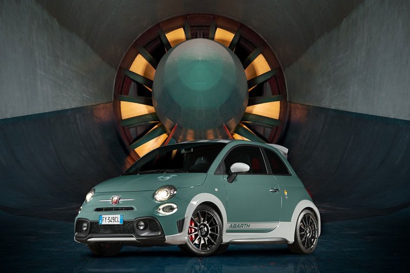 Abarth 695 70 Anniversario  تنطلق في الشرق الأوسط