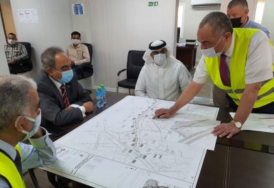 خلف يطلع على تطورات العمل بمشروع إنشاء شبكة الصرف الصحي على شارع الفاتح
