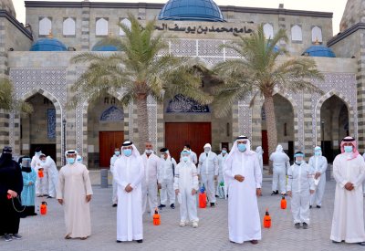 نائب محافظ المحرق يكرم الفرق التطوعية ويشيد بجهودهم في مجال التعقيم