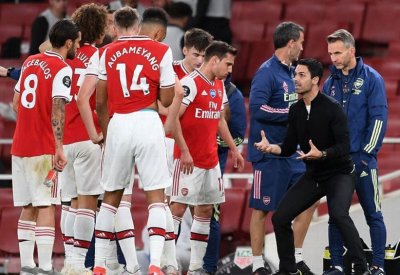 مدرب أرسنال يستبعد فريقه من المنافسة على بطولة الدوري
