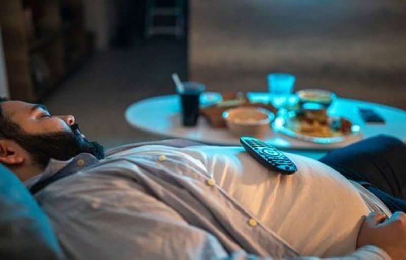 البدناء ينامون  أقل من غيرهم