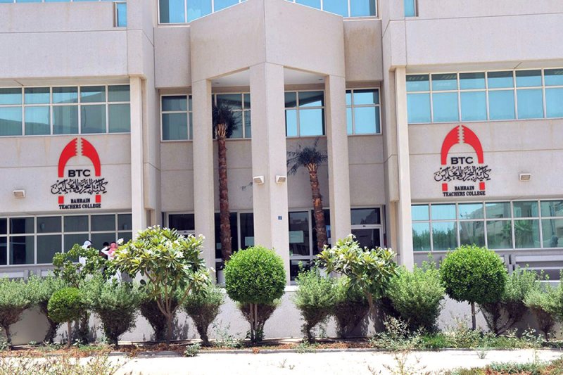 خريجو كلية المعلمين عالقون.. لا مكافأة ولا توظيف بمدارس حكومية