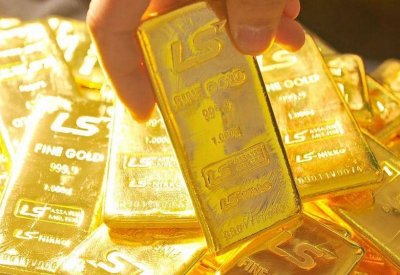 الذهب يرتفع مدعوما بضعف الدولار