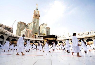 وزير الحج السعودي يكشف تفاصيل عودة العمرة بشكل تدريجي