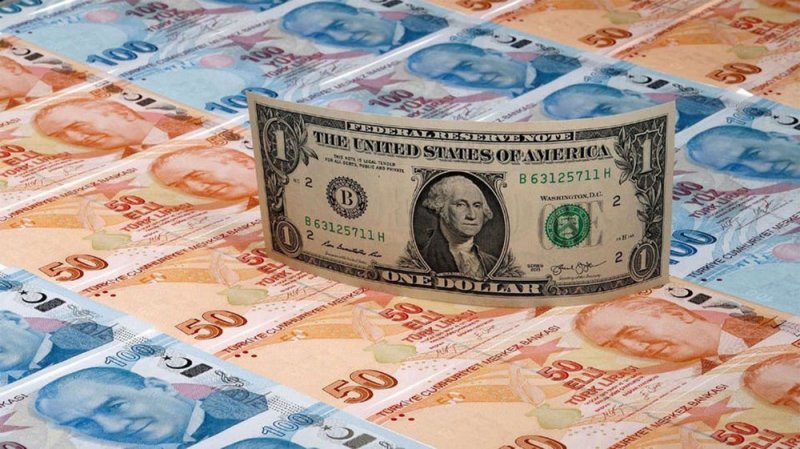 الليرة التركية تهبط إلى مستوى متدن جديد مقابل الدولار