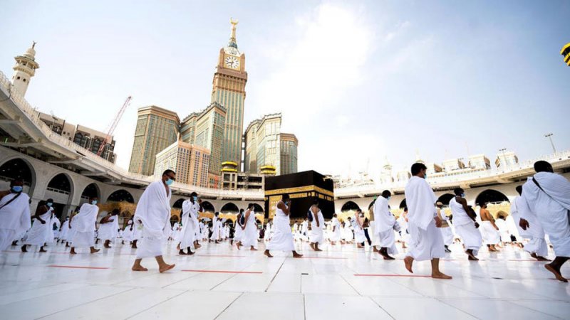 وزير الحج السعودي يكشف تفاصيل عودة العمرة بشكل تدريجي