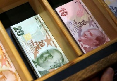 الليرة التركية تتعرض لأشد انهيار أمام الدولار