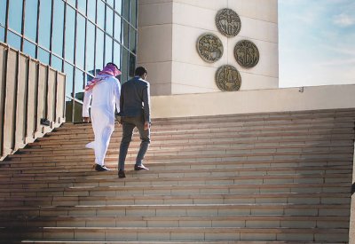 "مسجات" من البنوك لعملائها: قدموا لتأجيل القروض 