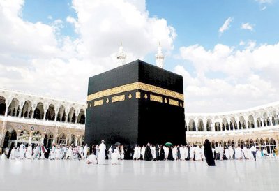 السعودية تسمح بعودة العمرة والزيارة تدريجياً