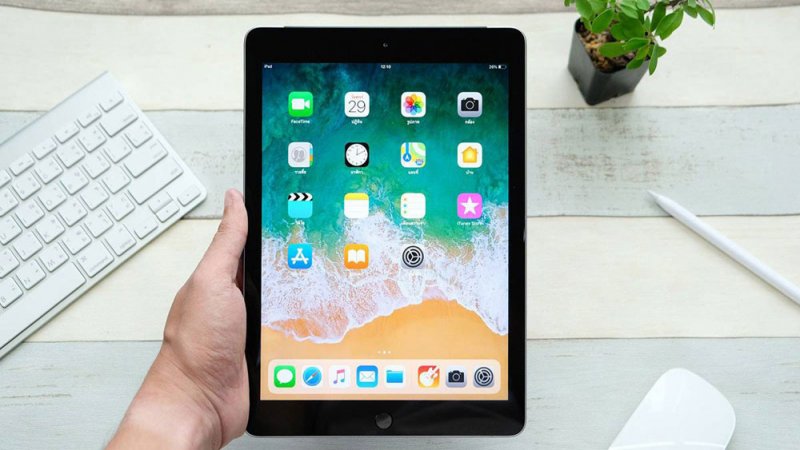 آبل تخفض سعر iPad 10.2 2020