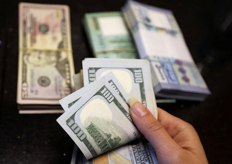الدولار يواصل المكاسب ويبلغ ذروة ستة أسابيع