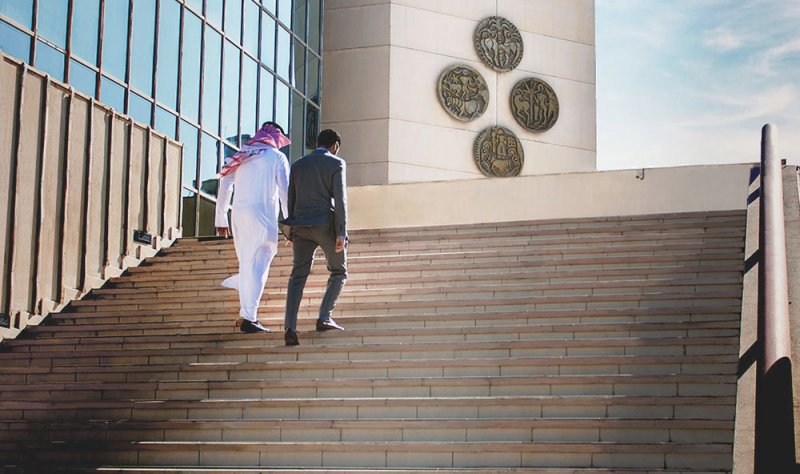 "مسجات" من البنوك لعملائها: قدموا لتأجيل القروض 