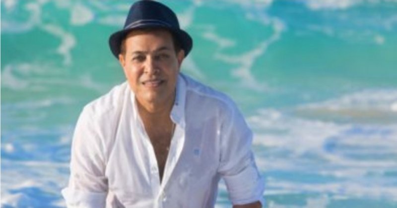 حكيم يستعد لتسجيل 6 دويتهات جديدة مع مطربات أجنبيات