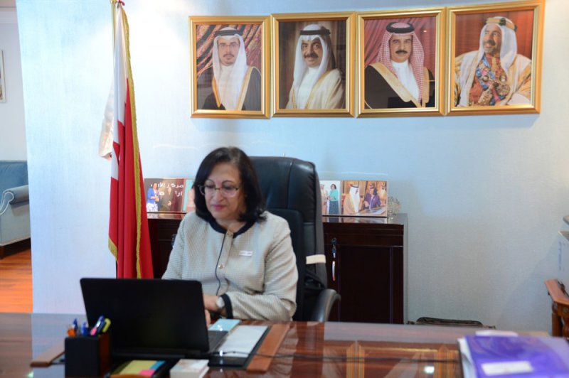 الصالح تعرب عن شكرها لاختيار "الصحة" للتكريم ومنحها جائزة سمو الشيخ عيسى بن علي للعمل التطوعي