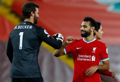 ليفربول يفوز على ارسنال بثلاثية في قمة الدوري الانجليزي