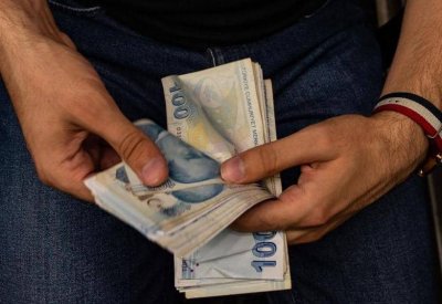 الليرة التركية تهوي إلى قاع جديد