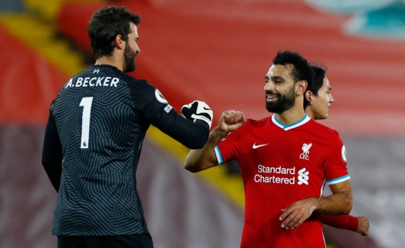 ليفربول يفوز على ارسنال بثلاثية في قمة الدوري الانجليزي