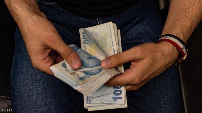 الليرة التركية تهوي إلى قاع جديد