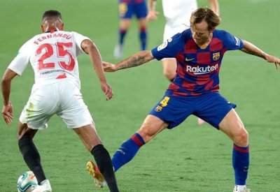برشلونة يعلن عودة الكرواتي راكيتيتش إلى إشبيلية