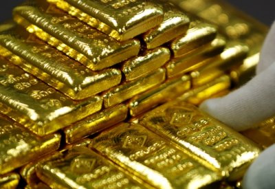 انخفاض أسعار الذهب مع صعود الدولار بفضل بيانات قطاع الصناعة الأمريكي