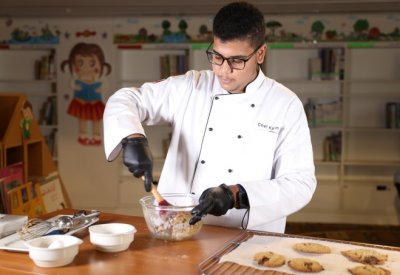 مكتبة الأطفال بمركز عيسى الثقافي تنظم برنامج (نطبخ مع الشيف كريم)