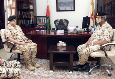 القائد العام يتفقد إحدى وحدات قوة دفاع البحرين