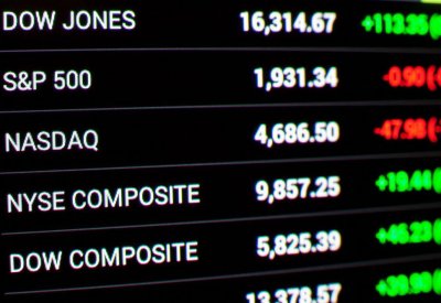 مؤشر S&P500 وNasdaq يهبطان من مستويات قياسية مع فتور صعود لأسهم التكنولوجيا