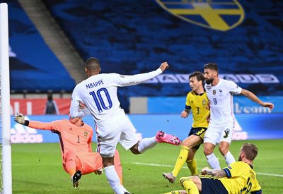 فرنسا تتجاوز السويد في دوري الأمم