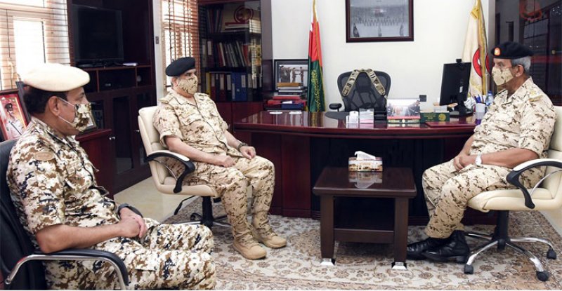 القائد العام يتفقد إحدى وحدات قوة دفاع البحرين