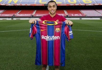برشلونة يعلن التعاقد مع الأميركي ديست