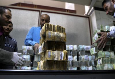 قيادات الحوثي تتصارع على نهب المساعدات وأموال المانحين