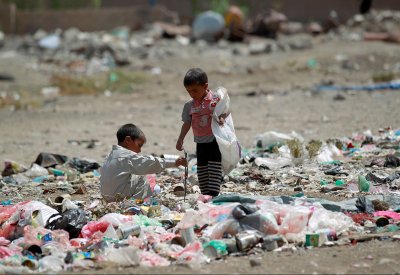 ميليشيا الحوثي تمنع اللقاح.. الشلل يهدد أطفال اليمن