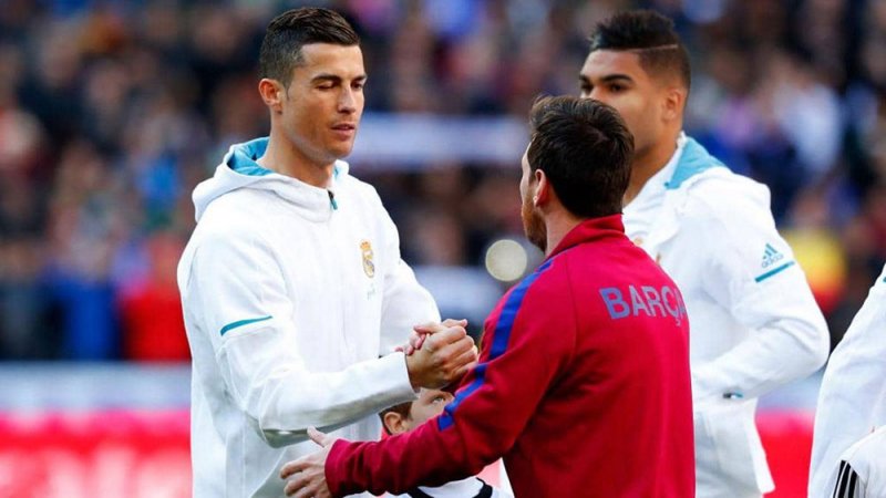 ميسي ضد رونالدو.. هل يكون "النزال الأخير" بين الأسطورتين؟