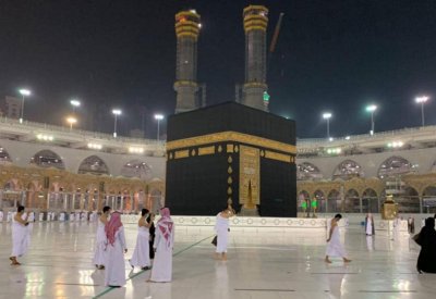 بالصور.. الحرم المكي يستقبل أول أفواج المعتمرين