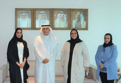 وزير الصناعة يلتقي موظفتي الوزارة المنتسبتان في الدفعة السادسة من برنامج النائب الأول لتنمية الكوادر الوطنية